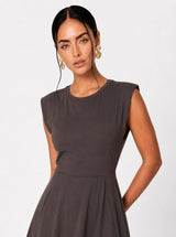 Abito in tencel smanicato con tasche laterali – Testa di moro
